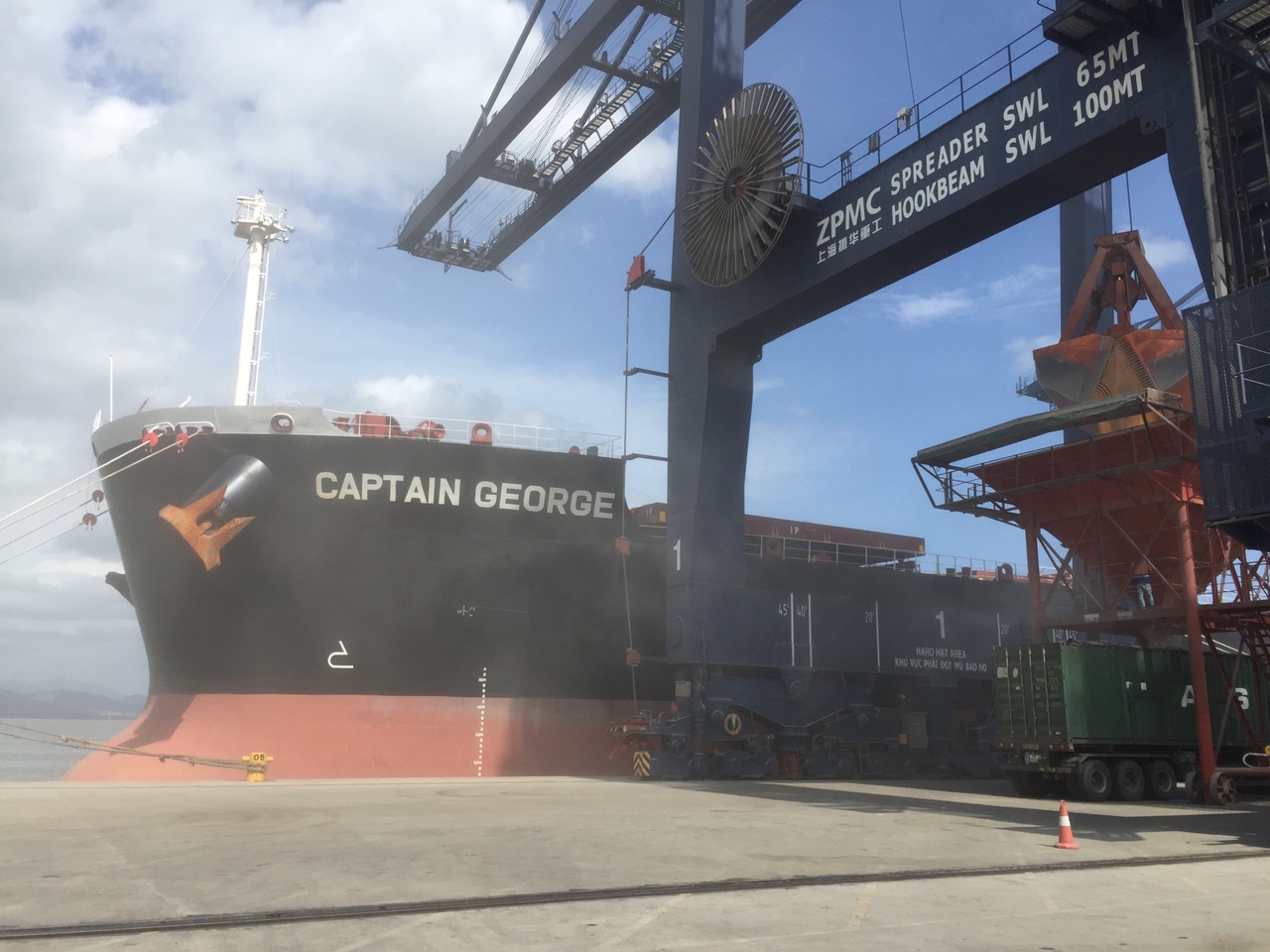 Tầu Captain George ngô Cảng CICT