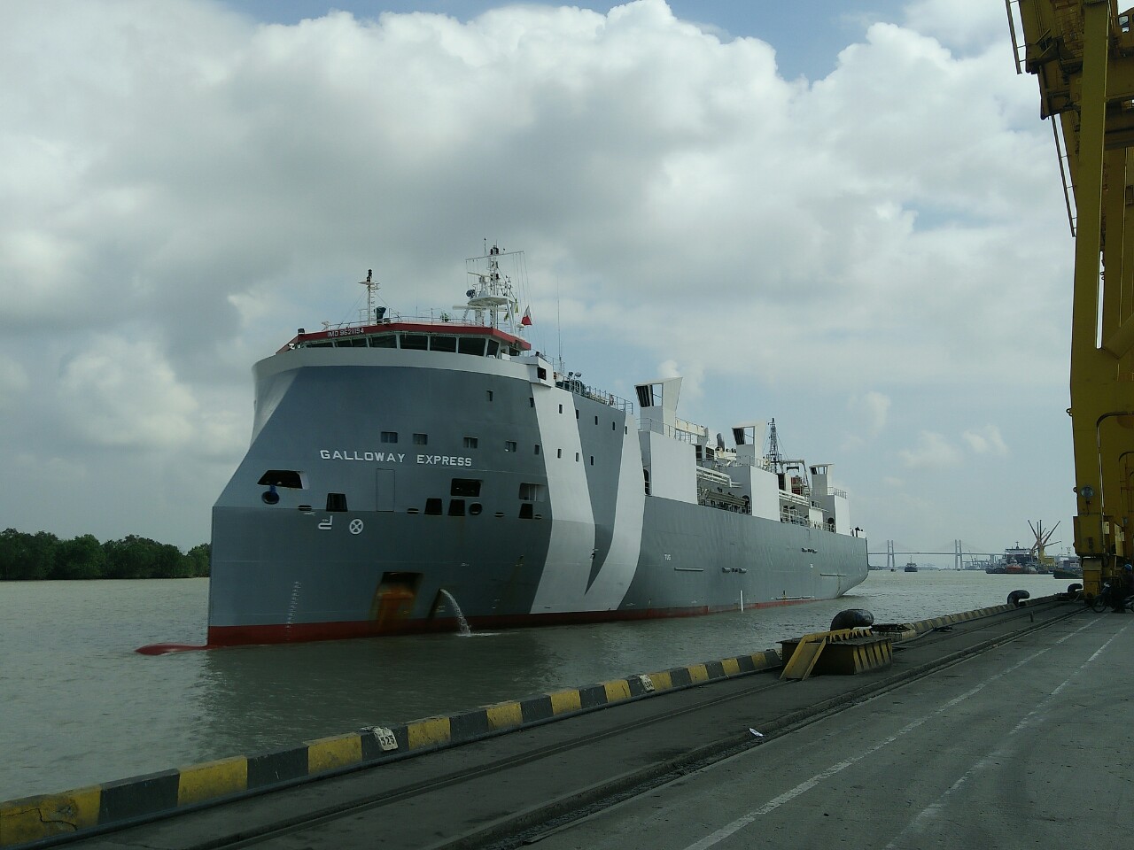 Tầu Bò GALLOWAY EXPRESS cảng Chùa Vẽ